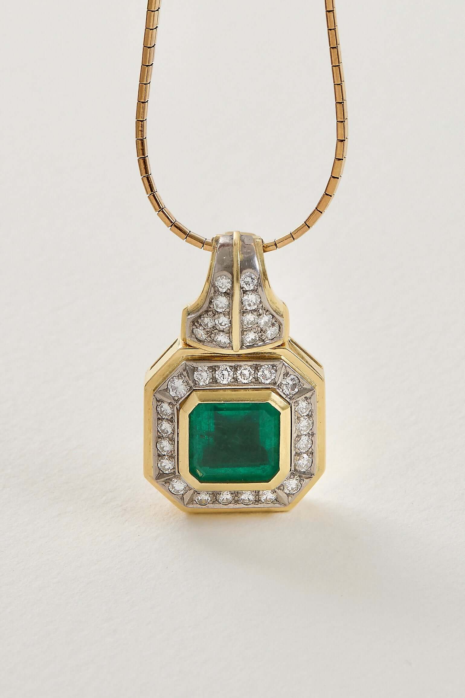 18ct Yellow Gold 5ct Emerald and Diamond 2.20ct Vintage & Antique Necklace