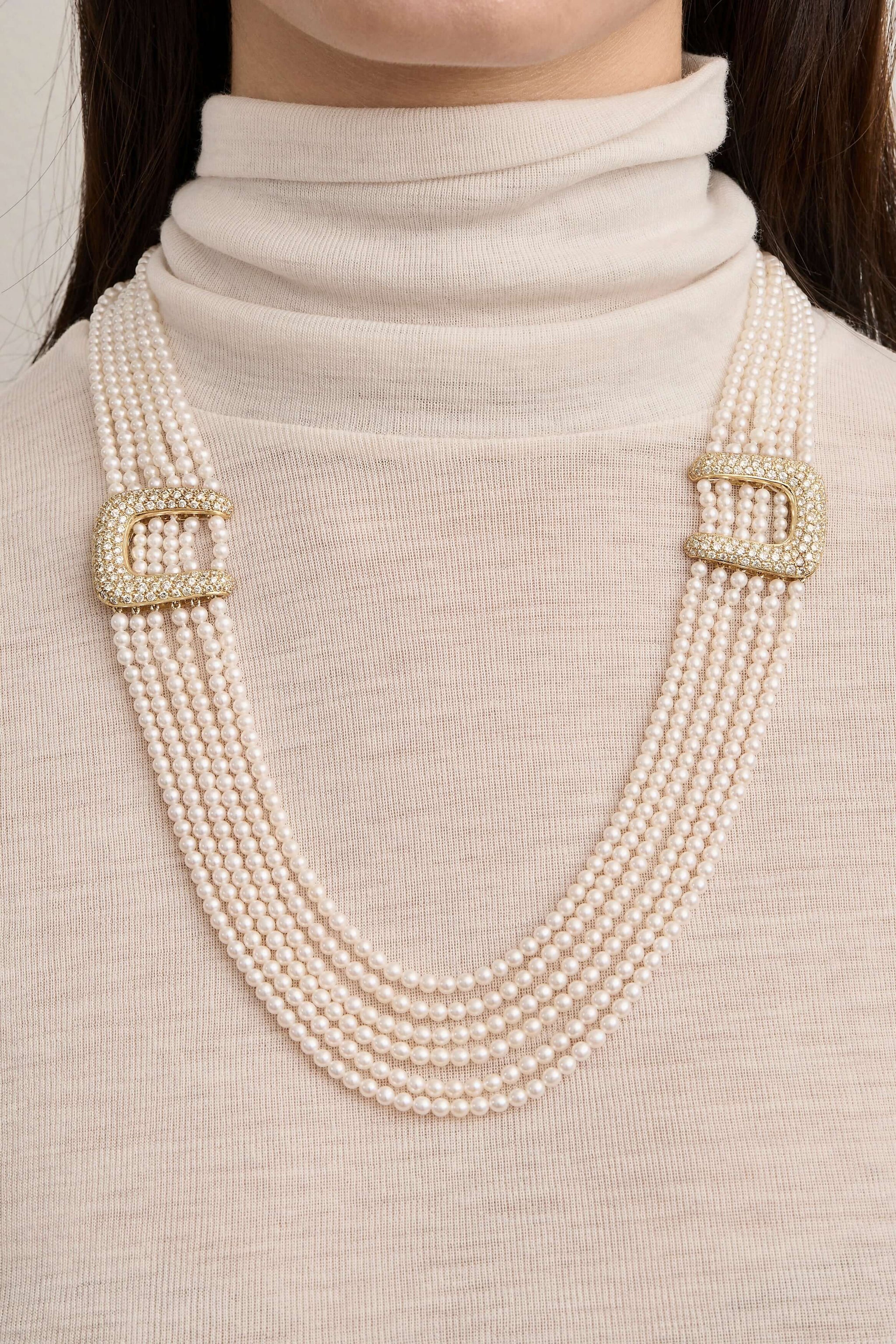 Décolletage Pearl Necklace