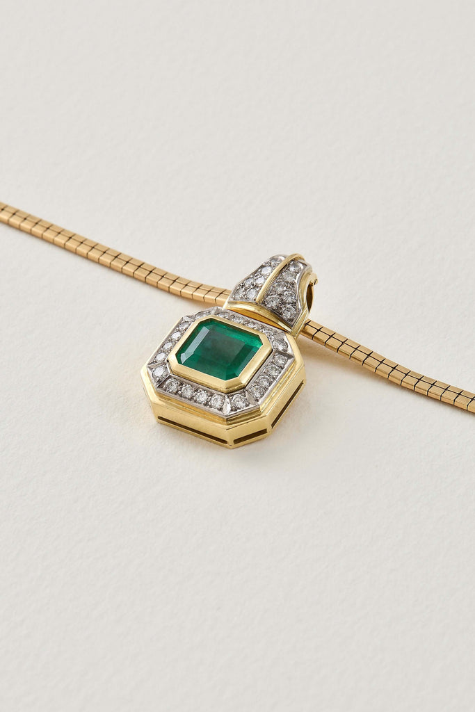 18ct Yellow Gold 5ct Emerald and Diamond 2.20ct Vintage & Antique Necklace  