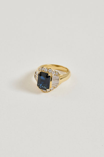 Fluted Sapphire Ring