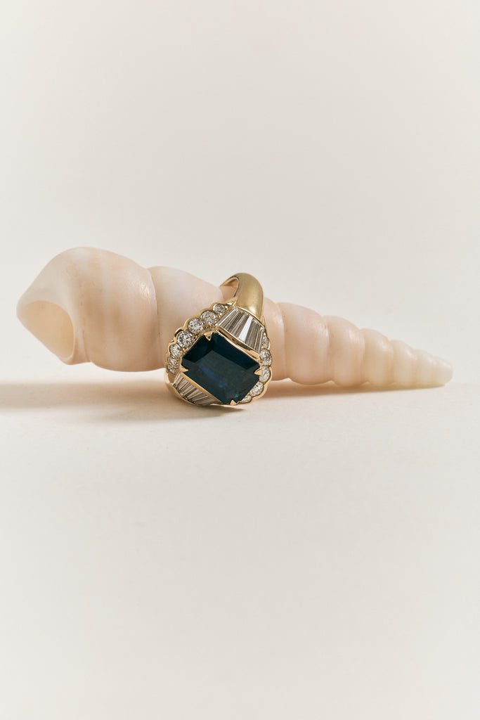 Fluted Sapphire Ring