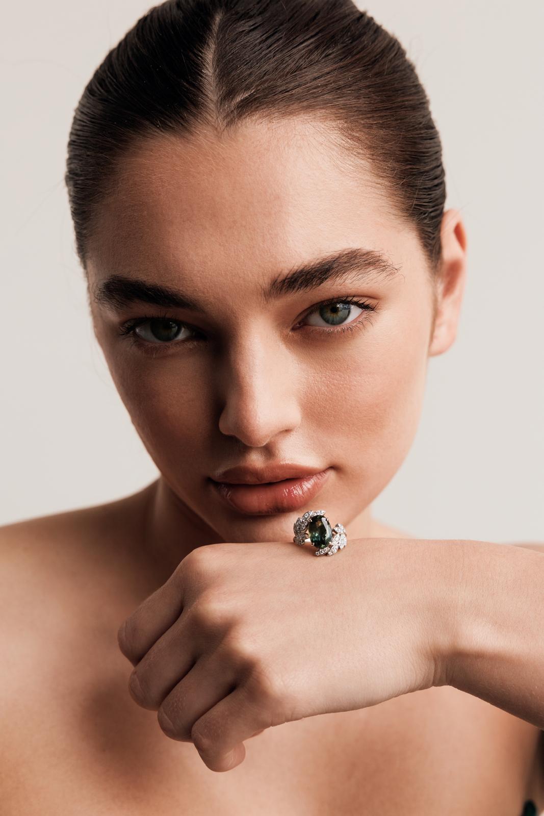 Green Sapphire Embrace Ring